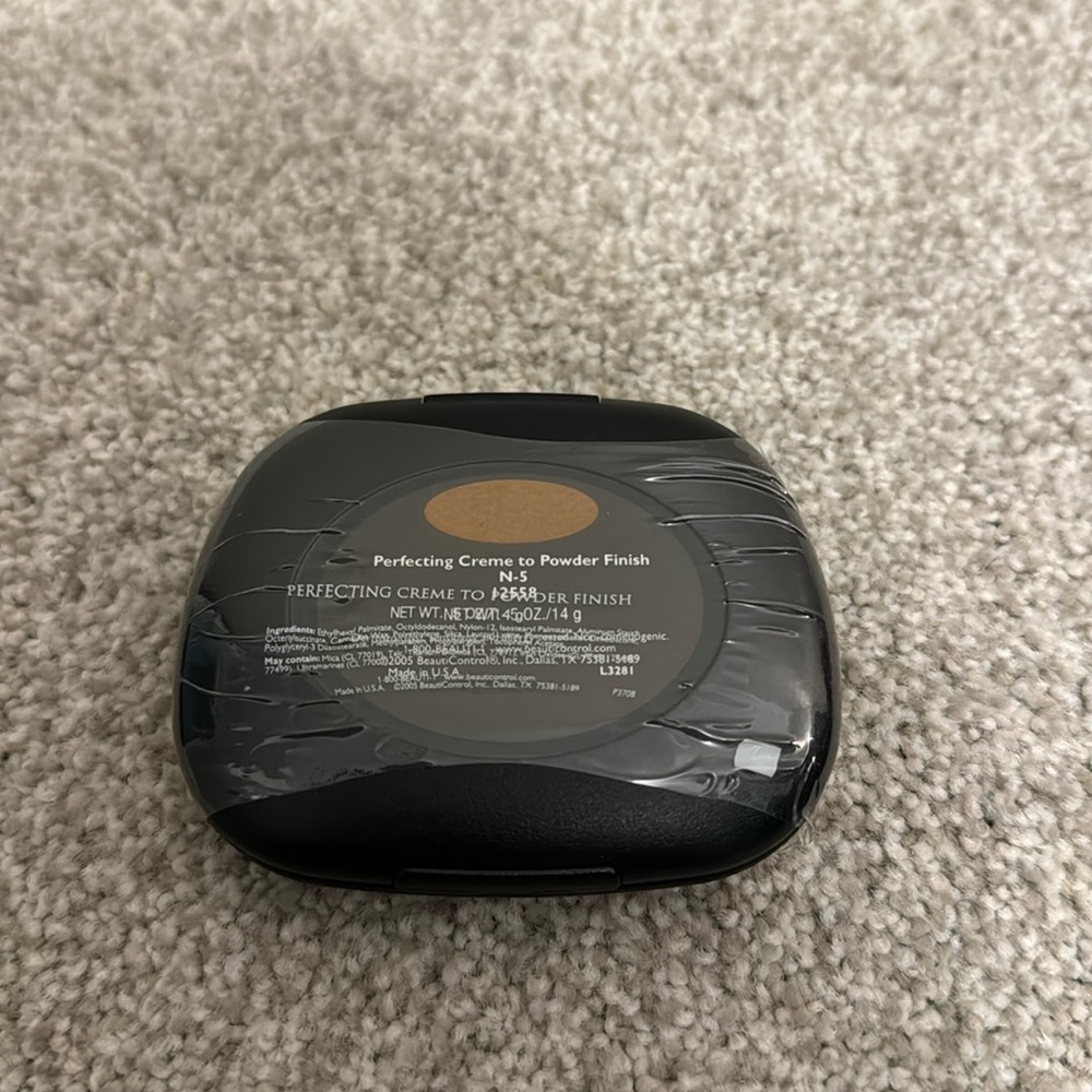 NWT BeautiControl Perfecting Creme to Powder Finish N-5 23558